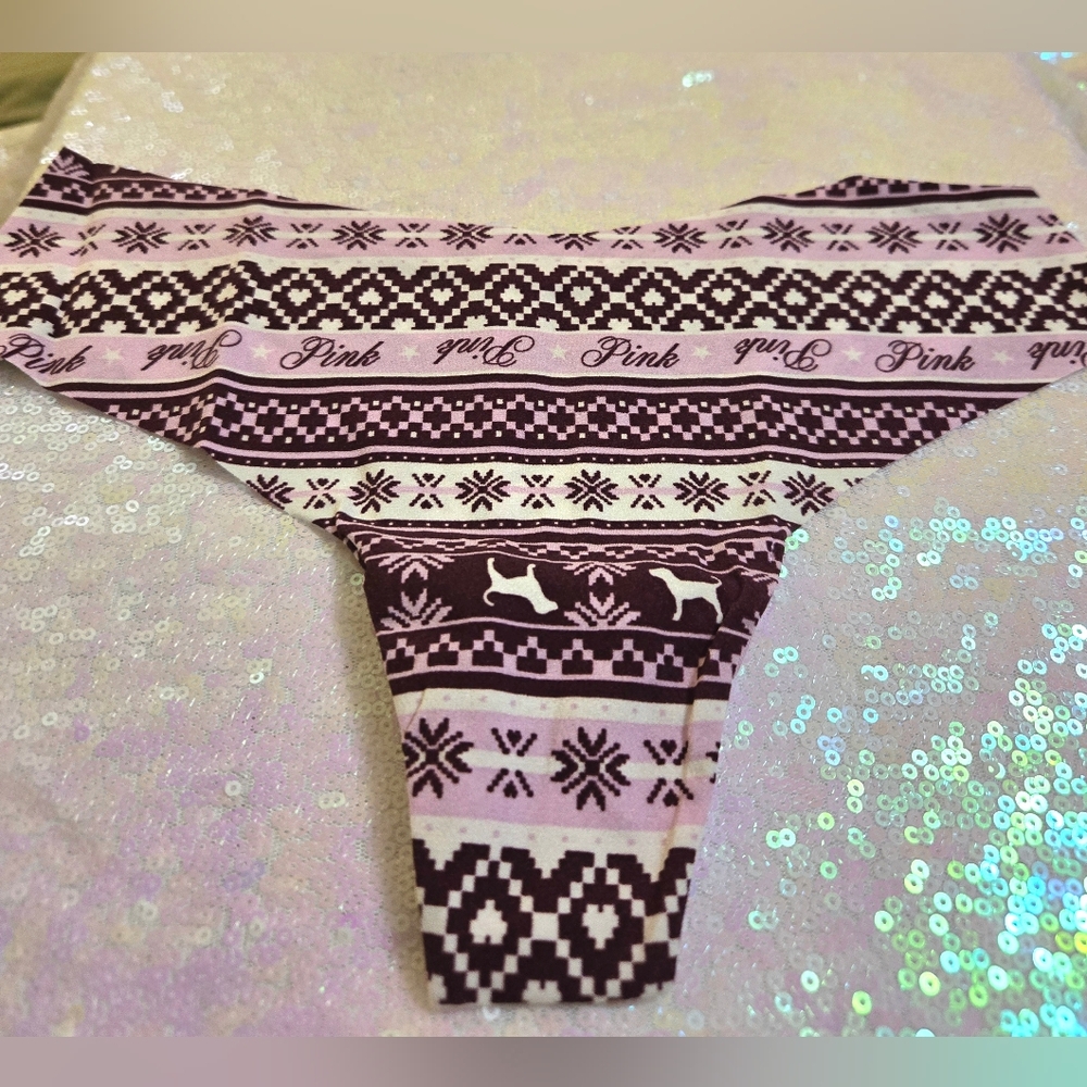 5/$40🛍 Victoria's Secret PINK No Show Purple Snowflake Dog Pattern Thong NWOT